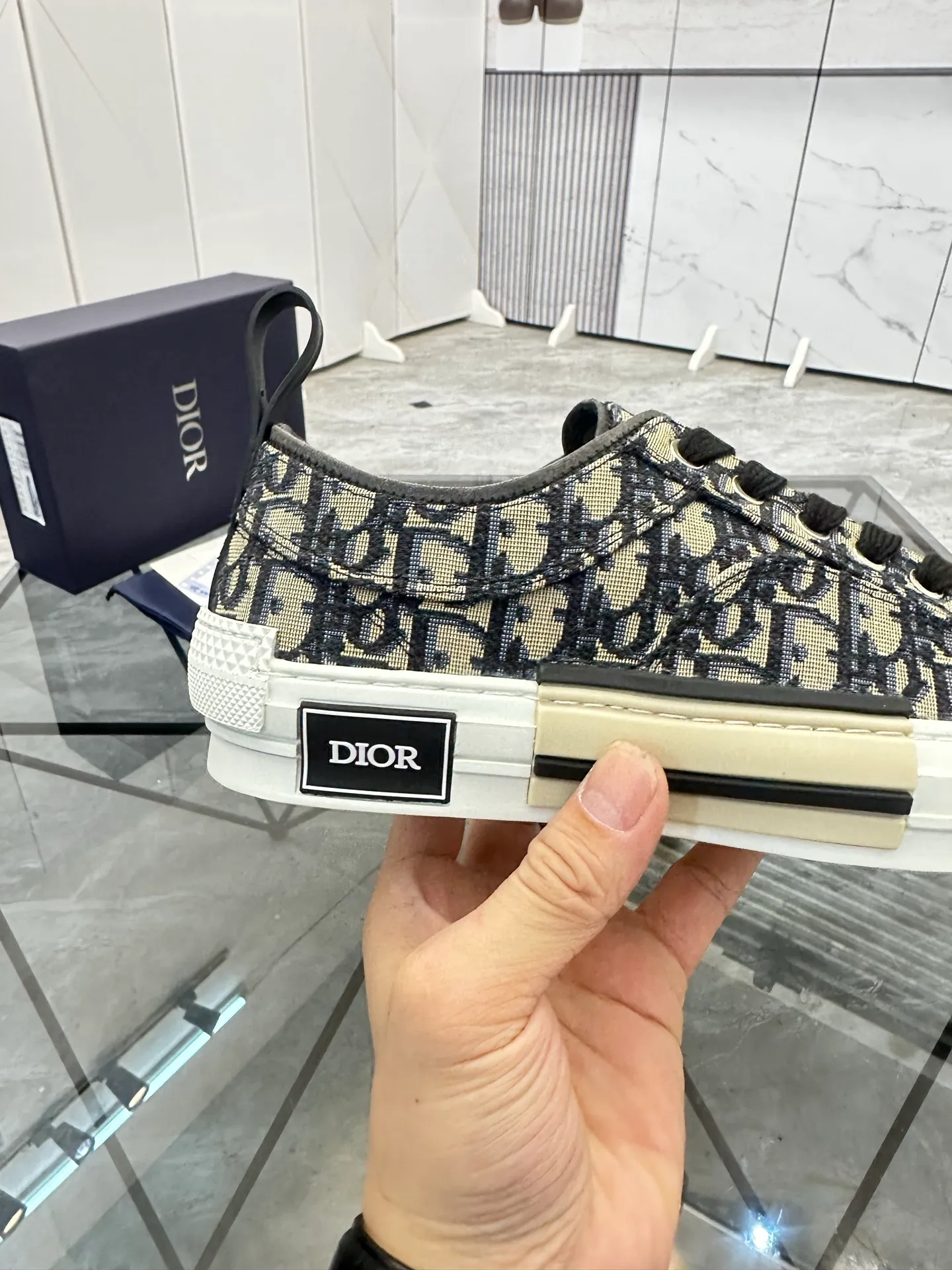 Selling men's shoes 💰: 💰P420¥ Product trademark: Dio* "Dior*" low-top casual shoes Regular size: 36-45 (can be customized to 46) Couple style B23 Product materials: Upper imported original fabric, breathable lining, original outsole. No.: 007